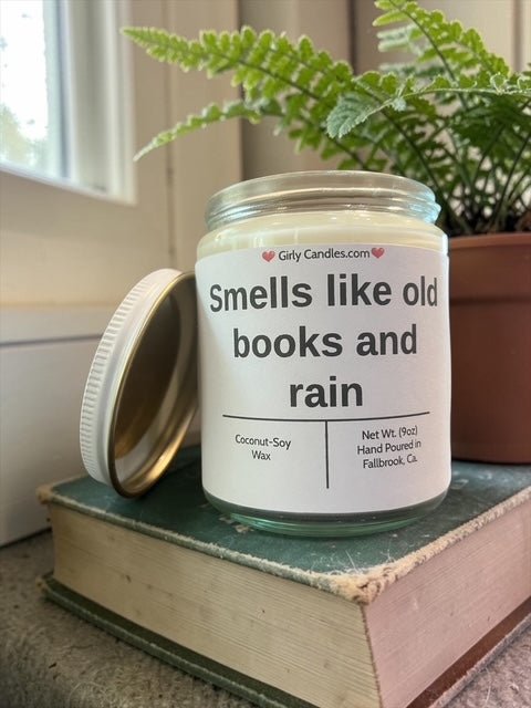 Smells like old books and rain - Girly Candles