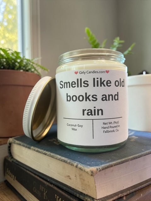 Smells like old books and rain - Girly Candles
